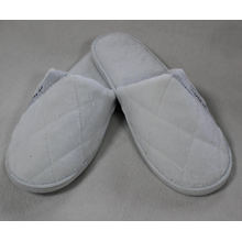 The high quality women men slippers with label